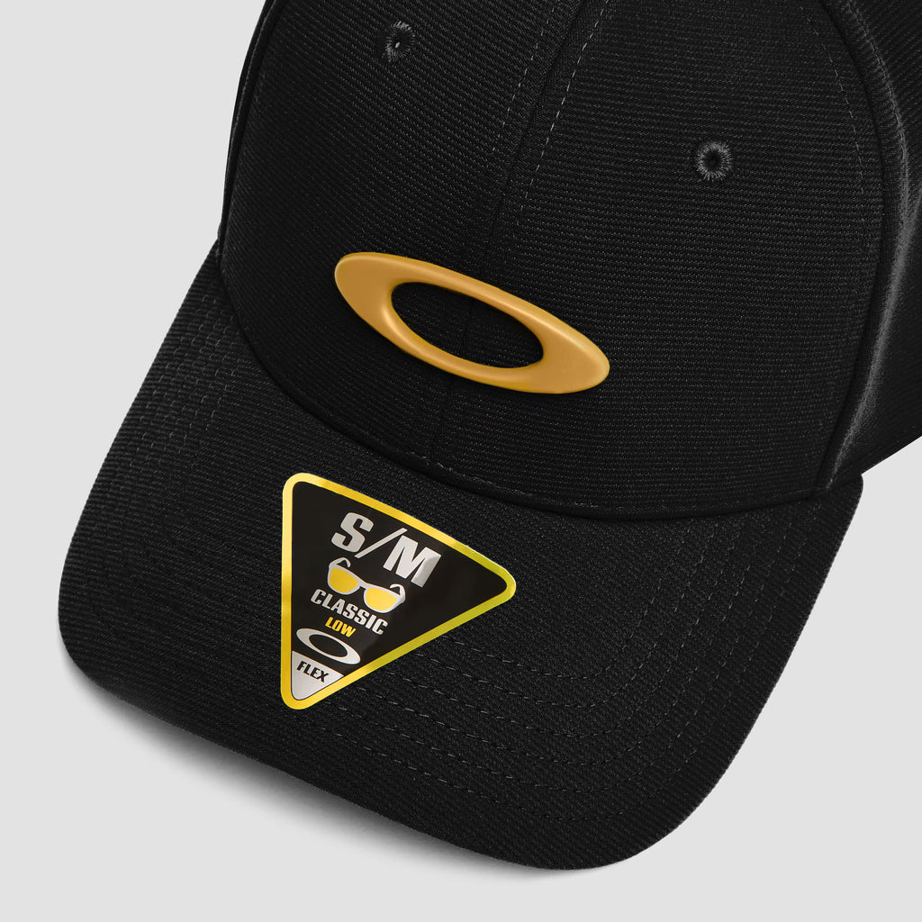 Gorra Oakley Tincan – Negra con Logo Amarillo