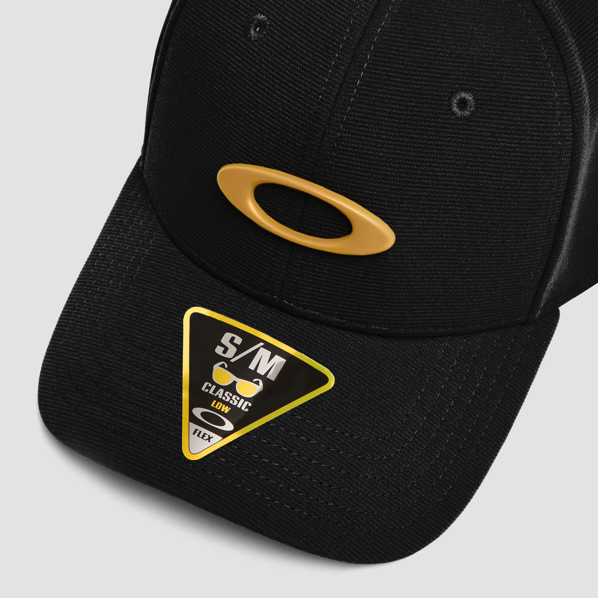 Gorra Oakley Tincan – Negra con Logo Amarillo